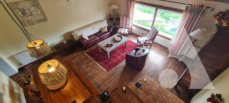 Maison - 180 m² - 8 pièces