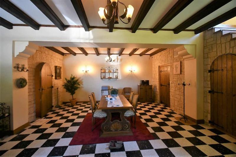 Maison - 600 m² - 10 pièces