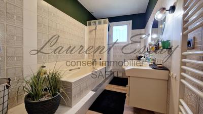 Maison - 225 m² - 8 pièces