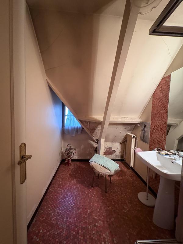 Maison - 241 m² - 8 pièces