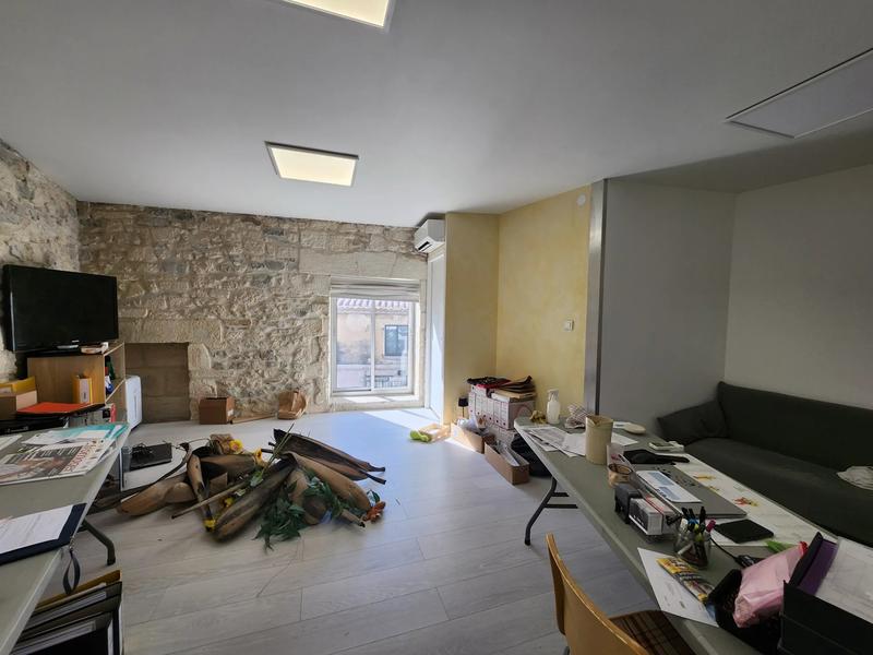 Magasins - 85 m² - 5 pièces