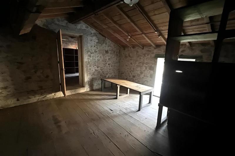 Maison - 180 m² - 8 pièces