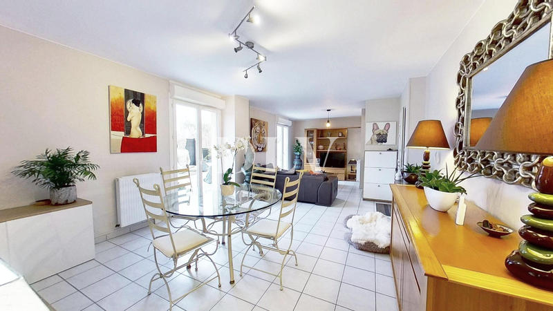 Appartement - 99 m² - 5 pièces