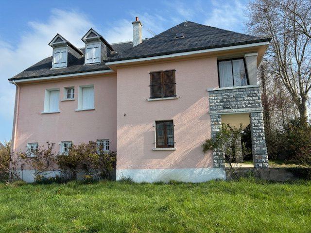 Maison - 170 m² - 9 pièces