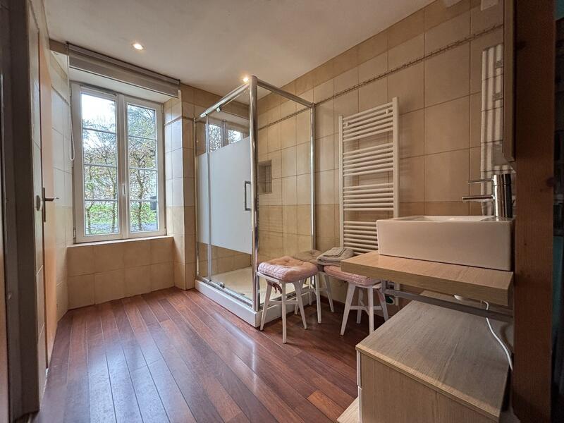 Maison - 202 m² - 7 pièces