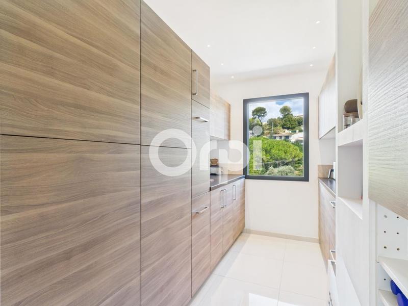 Maison - 204 m² - 6 pièces