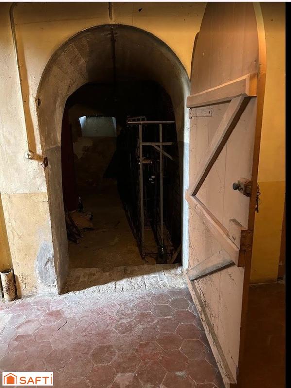 Maison - 320 m² - 27 pièces