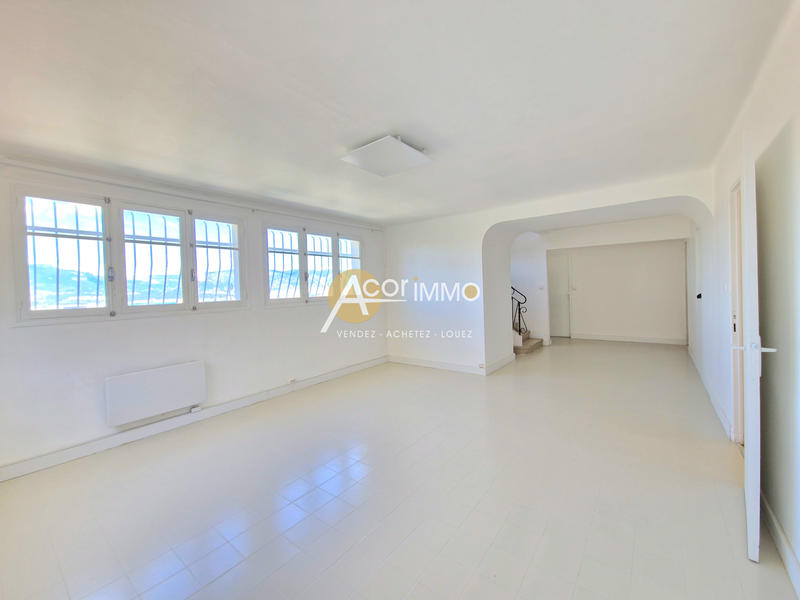 Maison - 167 m² - 8 pièces