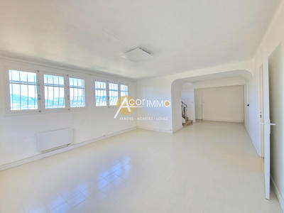 Maison - 167 m² - 8 pièces