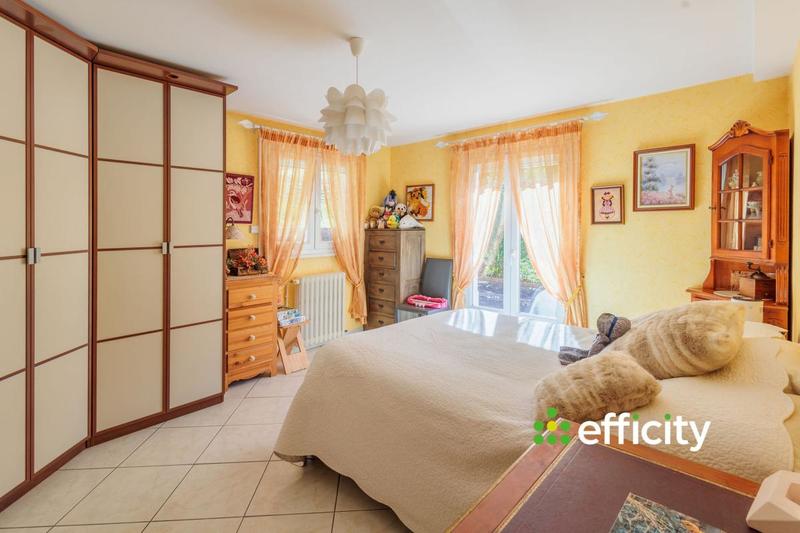 Maison - 232 m² - 8 pièces