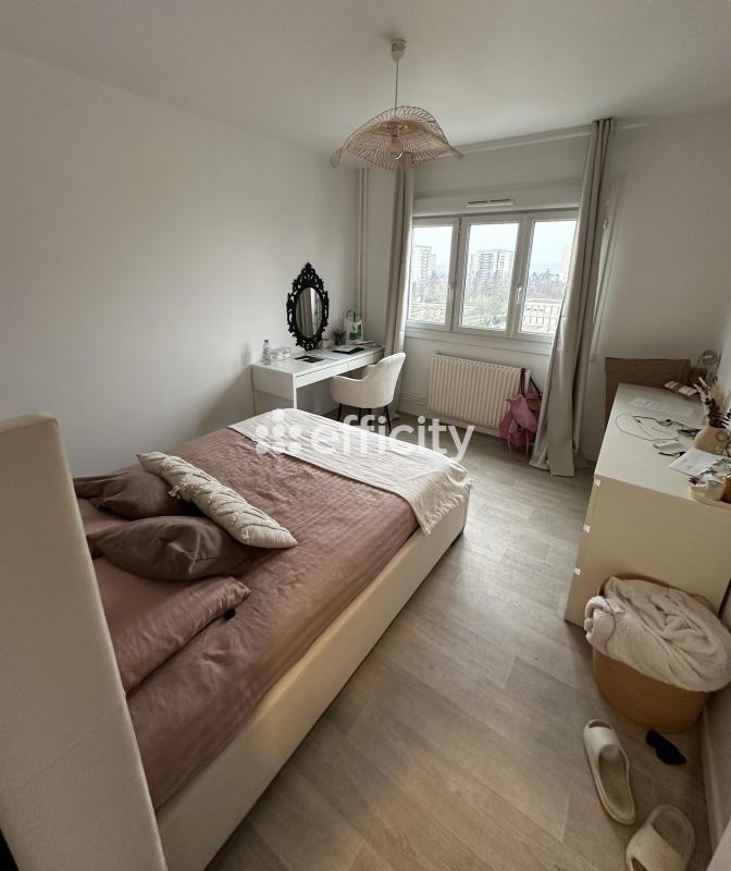 Appartement - 92 m² - 5 pièces