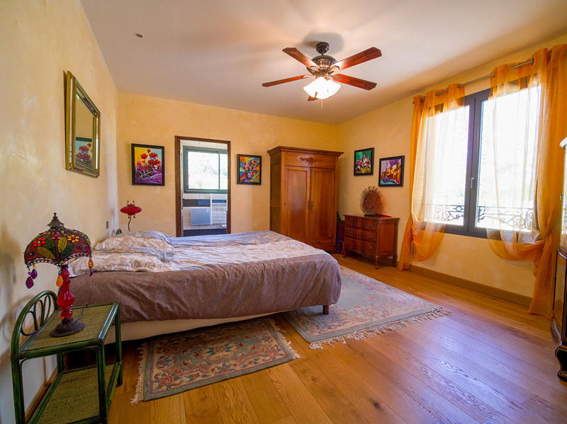 Maison - 210 m² - 5 pièces