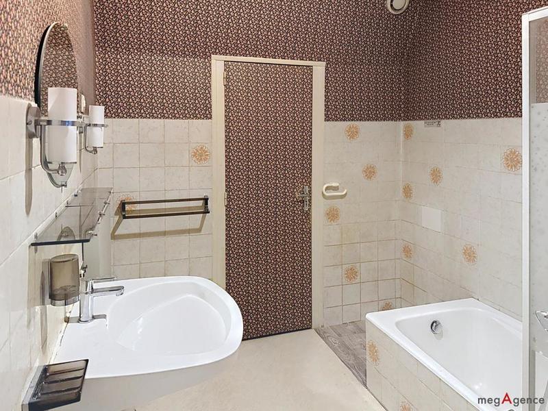 Maison traditionnelle - 195 m² - 7 pièces