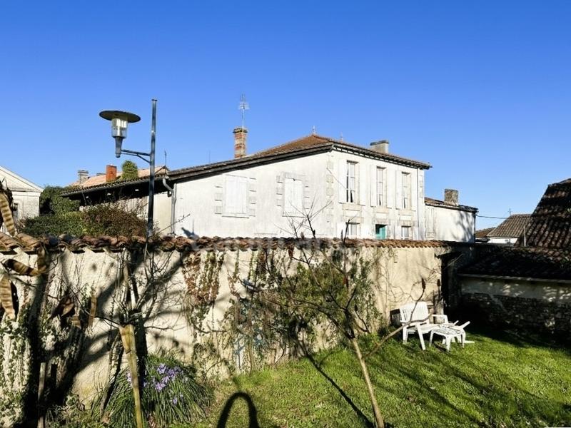 Maison - 302 m² - 12 pièces