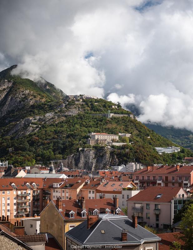 Appartement - 170 m² - 5 pièces