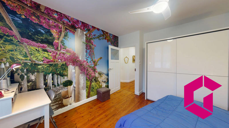 Maison - 337 m² - 9 pièces