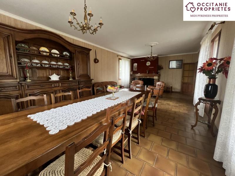 Maison - 221 m² - 8 pièces