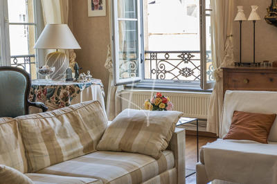 Appartement - 216 m² - 8 pièces