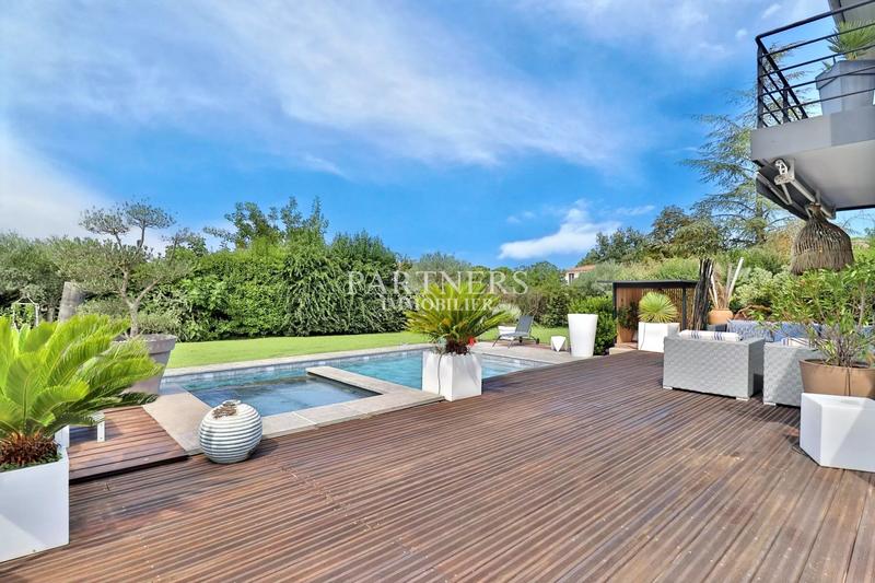 Maison - 300 m² - 10 pièces