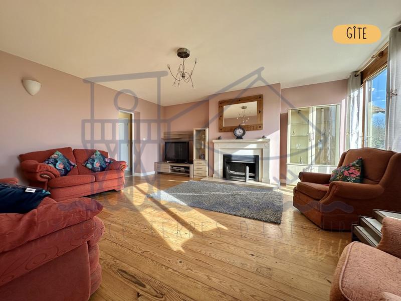 Maison ancienne - 387 m² - 8 pièces