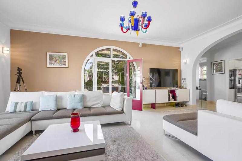 Villa - 270 m² - 7 pièces