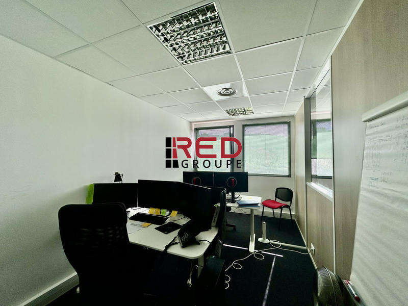 Bureau - 90 m² - 6 pièces