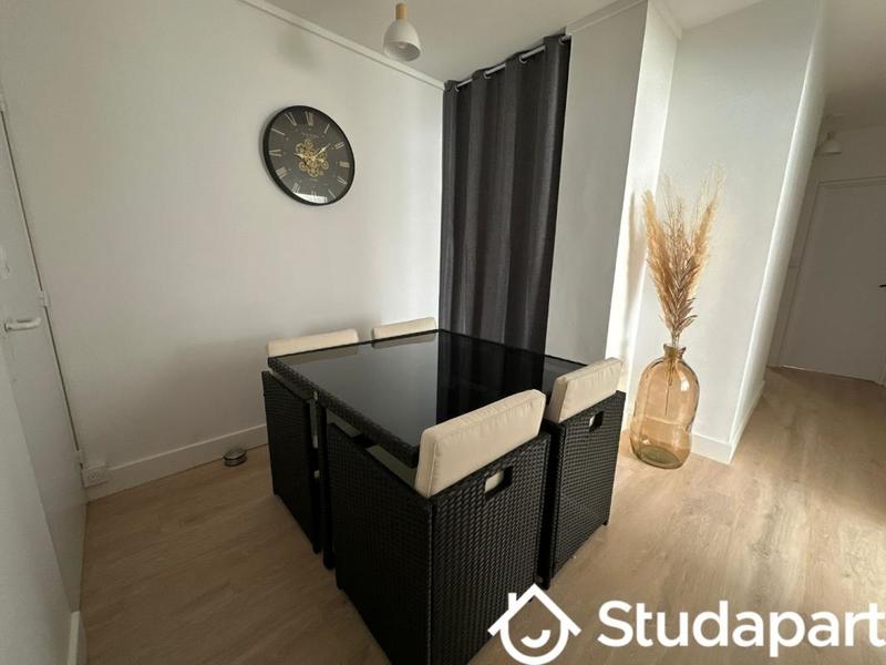 Chambre - 13 m² - 1 pièce