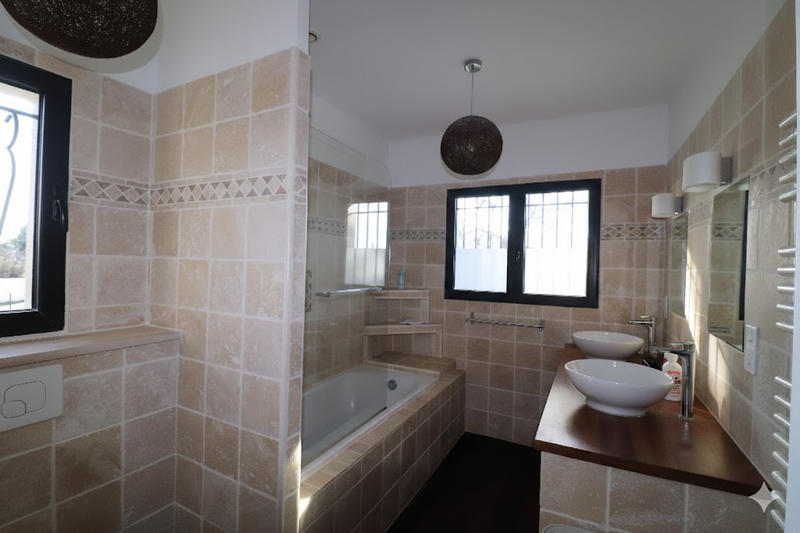 Maison - 200 m² - 8 pièces