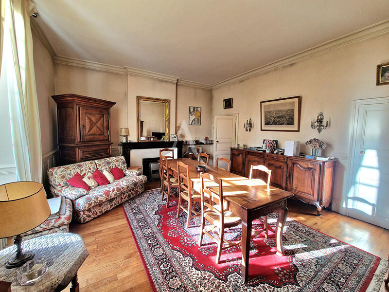 Maison - 307 m² - 10 pièces