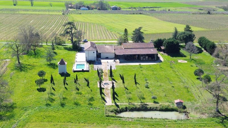 Maison - 375 m² - 10 pièces