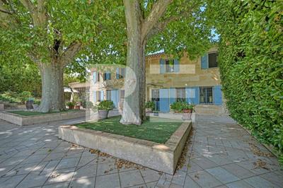 Mas - 550 m² - 16 pièces