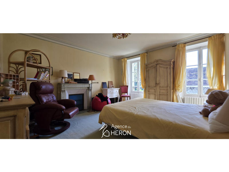 Maison - 374 m² - 10 pièces