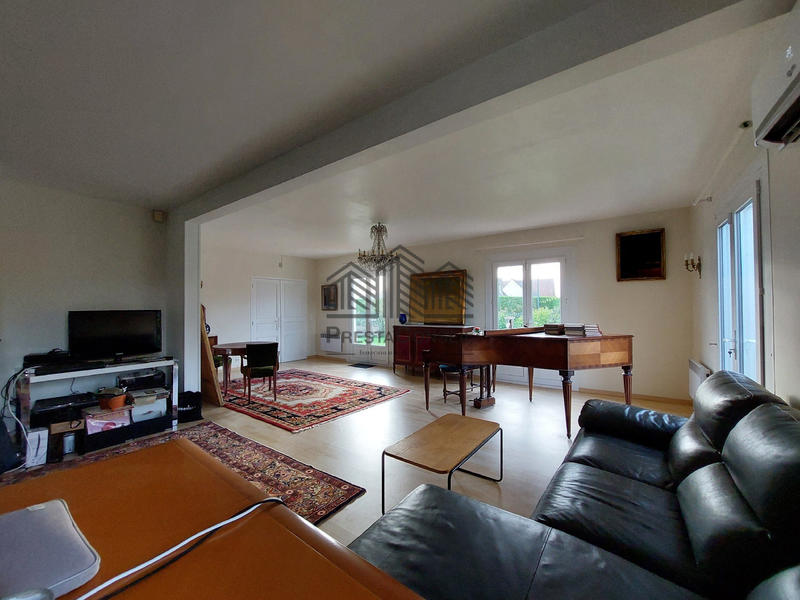 Maison - 214 m² - 7 pièces