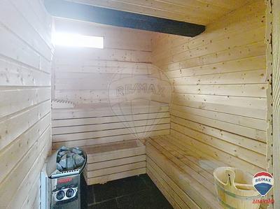 Maison - 240 m² - 9 pièces