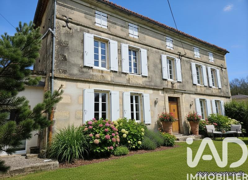 Maison - 260 m² - 8 pièces