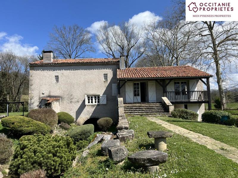 Propriété - 213 m² - 7 pièces