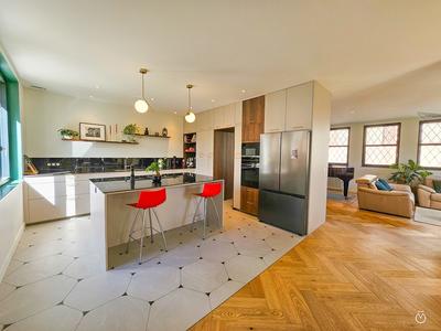 Maison - 311 m² - 10 pièces