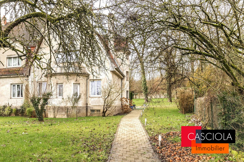 Maison - 259 m² - 9 pièces