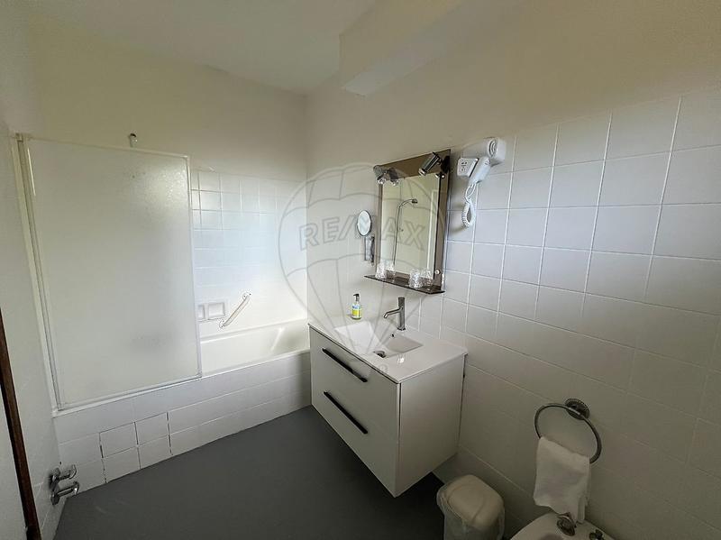 Appartement - 1 800 m² - 25 pièces