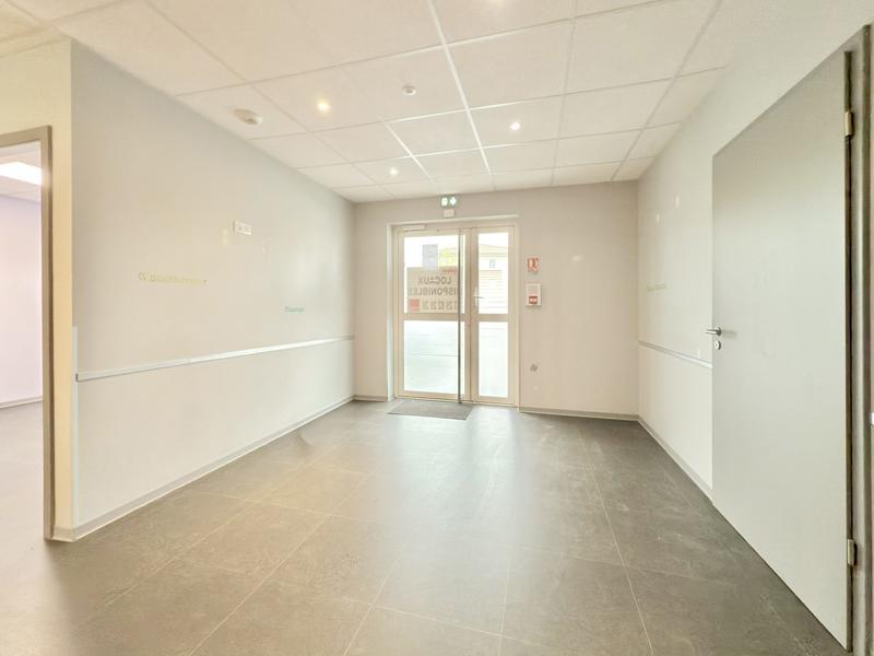 Local d'activités - 105 m² - 5 pièces