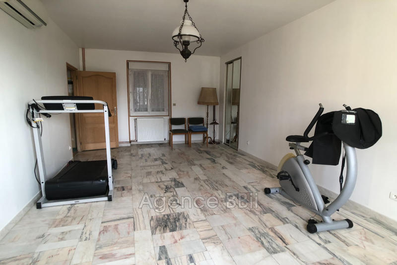 Maison - 241 m² - 12 pièces