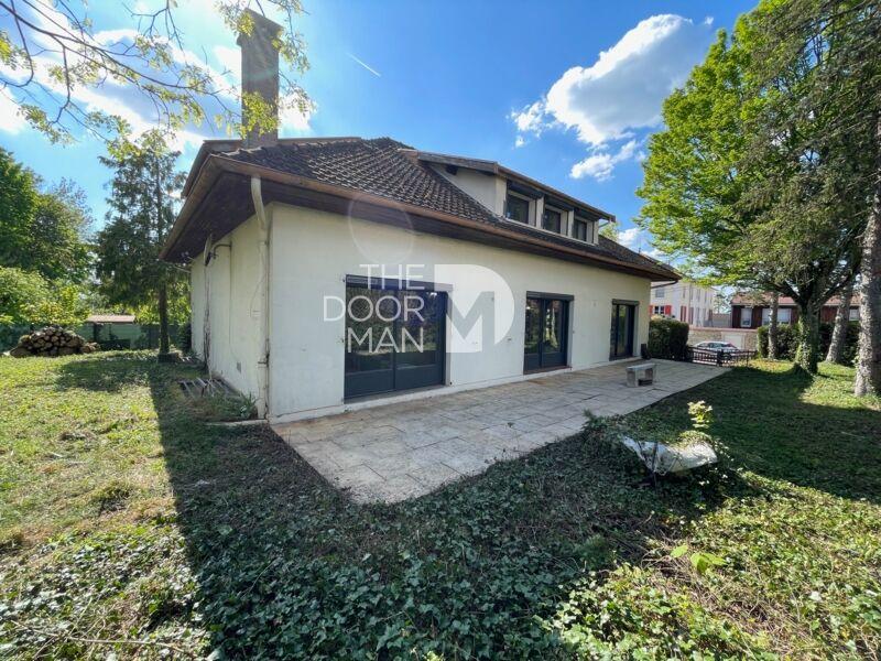 Maison - 204 m² - 5 pièces