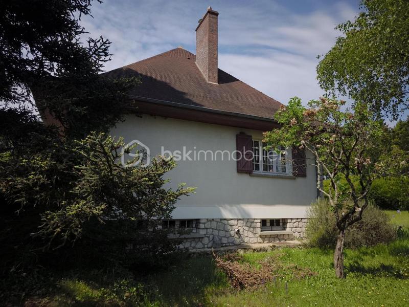 Maison traditionnelle - 184 m² - 5 pièces