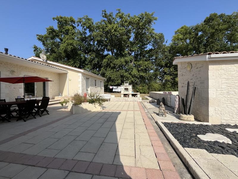 Maison traditionnelle - 210 m² - 8 pièces