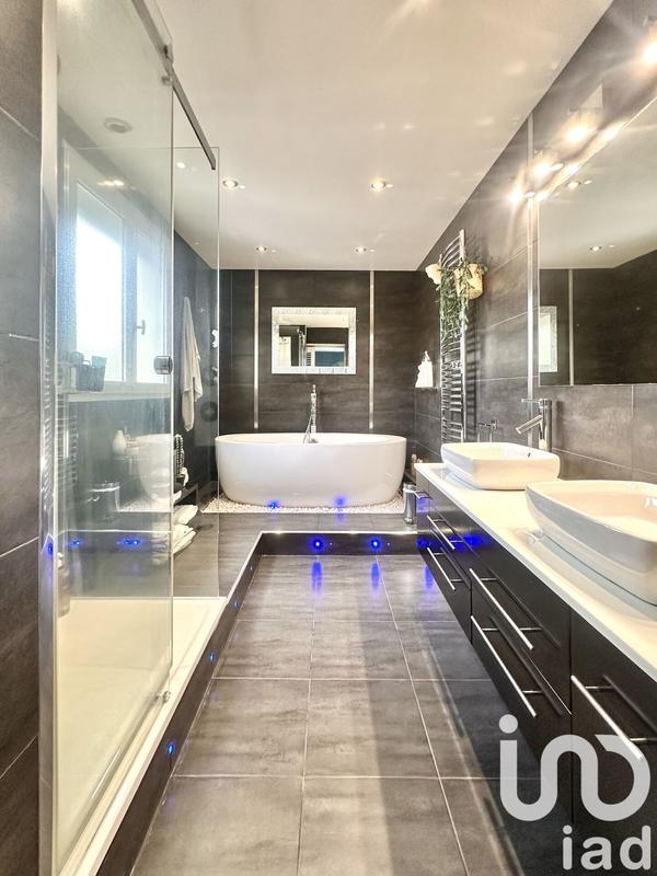 Maison - 178 m² - 7 pièces