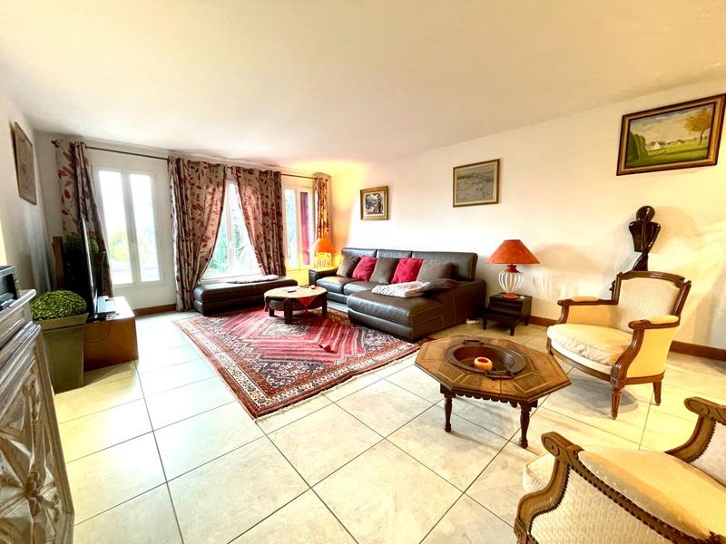 Maison - 225 m² - 9 pièces