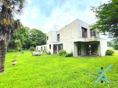 Maison contemporaine - 252 m² - 11 pièces