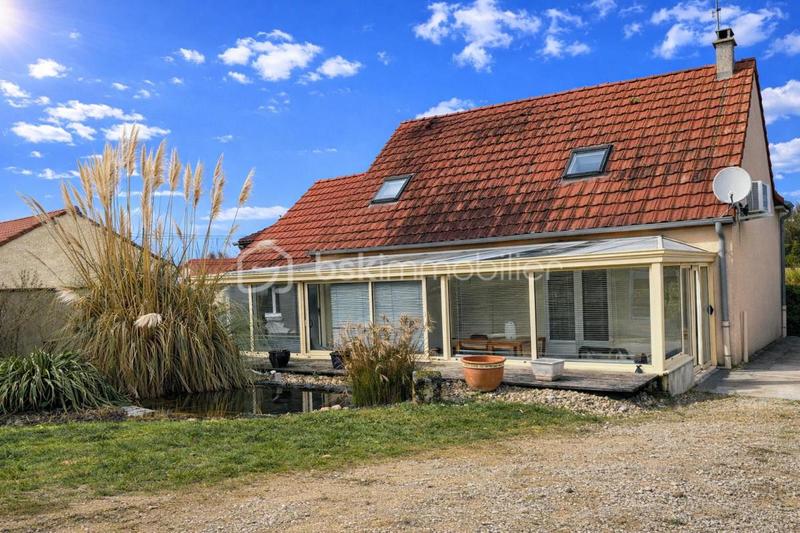 Maison traditionnelle - 151 m² - 6 pièces