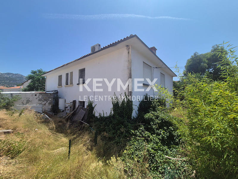 Maison - 230 m² - 8 pièces