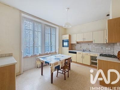 Maison - 240 m² - 11 pièces